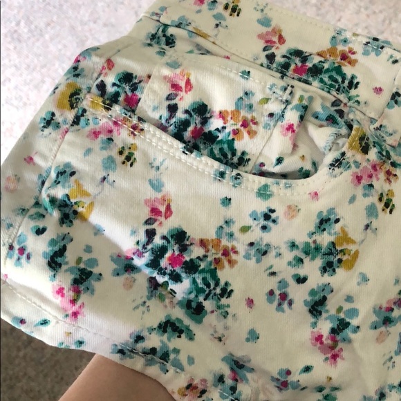 Flower shorts! - Picture 3 of 3
